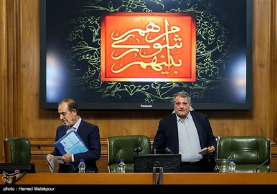 مرتضی الویری رئیس سنی شورا جایگاه خود را به محسن هاشمی رئیس پنجمین دوره شورای شهر تهران تحویل داد