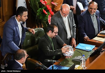 Tehran’s New City Council Holds 1st Session