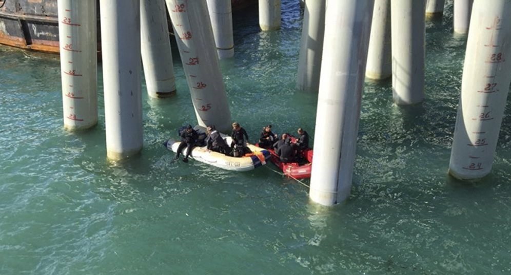 سقوط اتوبوس مسافربری به داخل دریا با 14 کشته + تصاویر