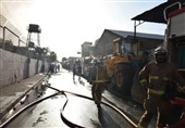 آتش‌سوزی گسترده 2 انبار کالا در خیابان فدائیان اسلام/ اعزام 10 ایستگاه آتش‌نشانی به محل حادثه + تصاویر