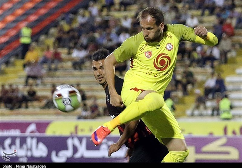 بنگر: نمی‌توانم در تیمی خارج از تهران بازی کنم/ شاید از فوتبال خداحافظی کردم