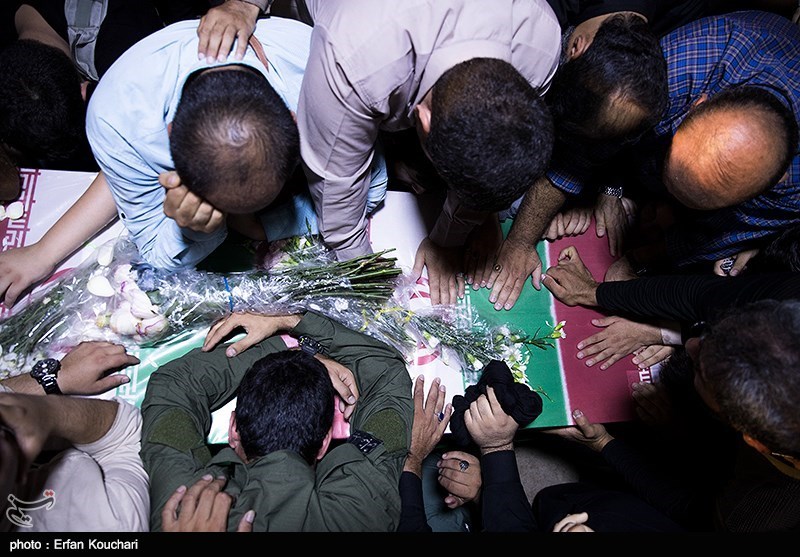 مراسم وداع با سه شهید گمنام در کرمان برگزار شد