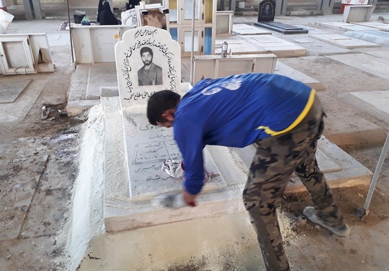 نصب سنگ مزار سردار شهید مجید سیلاوی در گلزار شهدای اهواز