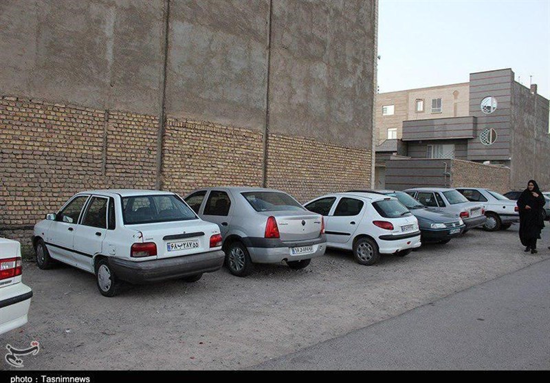 کرمانشاه| پارکینگ‌های عمومی بدون مجوز معضلی برای شهر کرمانشاه است