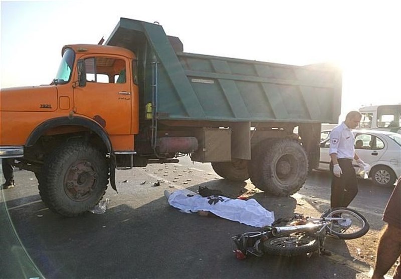 مرگ راکب موتورسیکلت در تصادف با کامیون + تصاویر