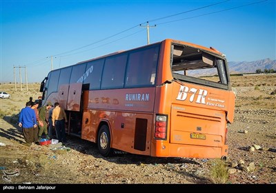 واژگونی اتوبوس دختران دانش‌آموز در استان فارس