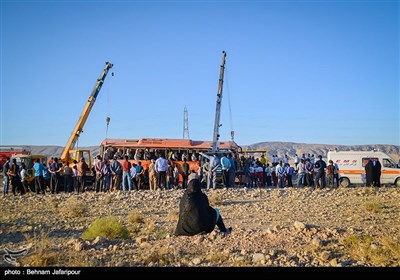 واژگونی اتوبوس دختران دانش‌آموز در استان فارس