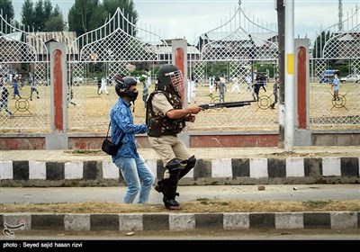 Police, Protesters Clash after Eid Prayers in Kashmir