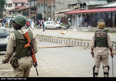 Police, Protesters Clash after Eid Prayers in Kashmir