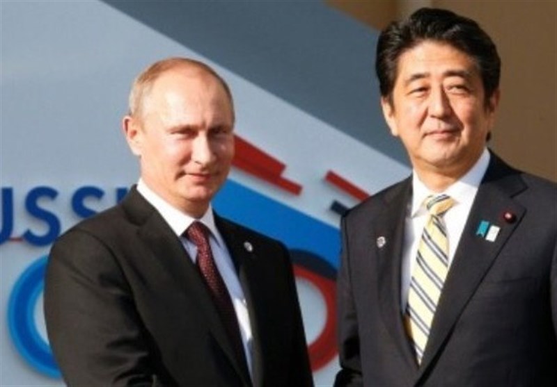 Russian Crowd Defends Ownership of Kuriles before Abe Visit