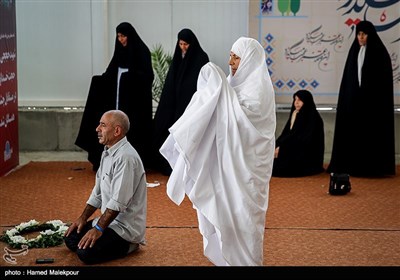 First Batch of Iranian Hajj Pilgrims Return Home