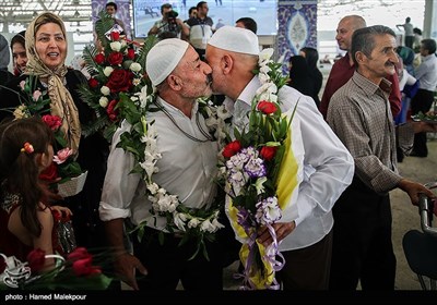 First Batch of Iranian Hajj Pilgrims Return Home