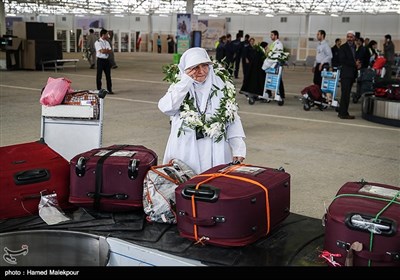 First Batch of Iranian Hajj Pilgrims Return Home