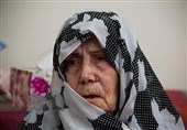 مادر شهید جنگجو در روز تشییع پسرش دار فانی را وداع گفت