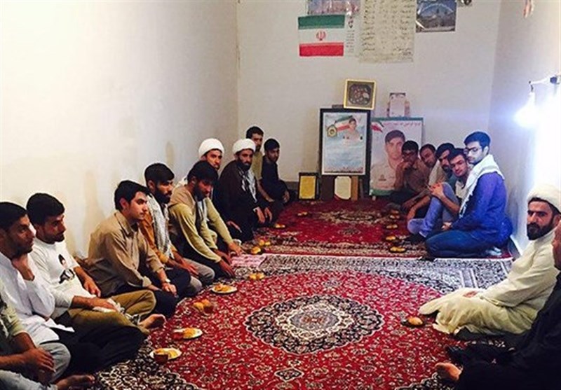 دیدار دانشجویان جهادگر با خانواده شهید بهمنی در صیدون + تصاویر- اخبار  استانها تسنیم | Tasnim