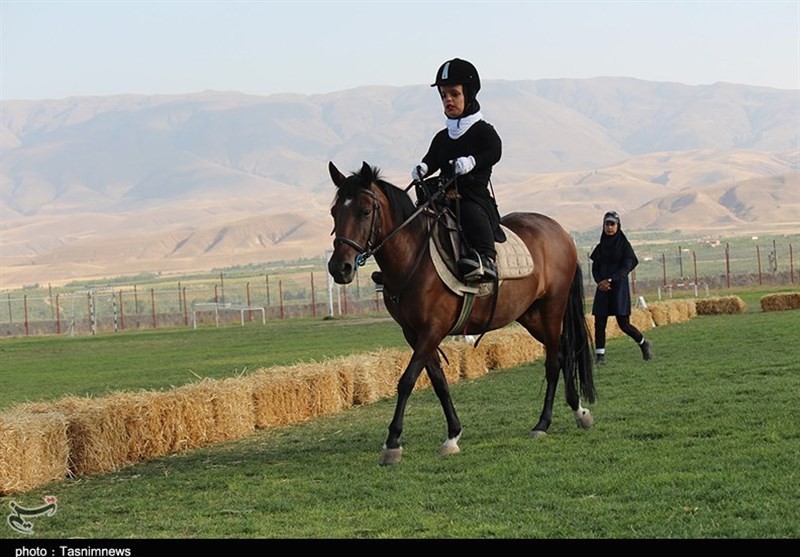 نخستین دوره مسابقات سوارکاری معلولان و جانبازان کشور در اهر برگزار شد