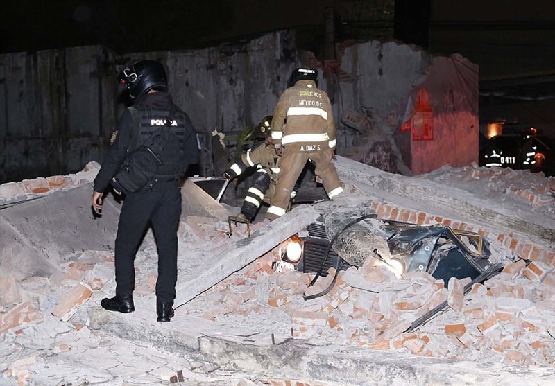 Policeman&apos;s Body Found in Mexico, Quake Toll 65
