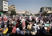 نمازگزاران تهرانی در محکومیت کشتار مسلمانان میانمار راهپیمایی کردند