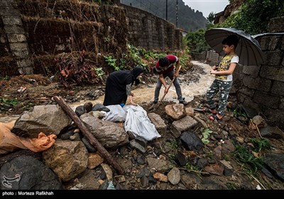 جاری شدن سیل در روستاهای لنگرود - گیلان