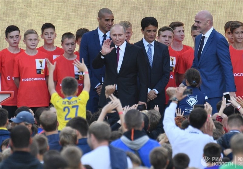 پوتین: جام‌ جهانی ارزش و کیفیتی جادویی دارد / اینفانتینو: نمی‌توانم منتظر جام‌ جهانی بمانم