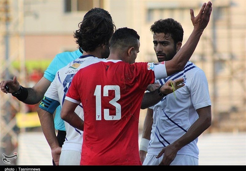 حاشیه‌های نیمه نخست الگیلانو در رشت + تصاویر