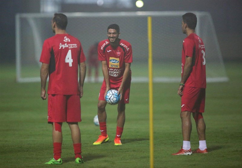 فوتبال چشم بسته پرسپولیسی‌ها با زمین خوردن بیرانوند و خنده‌های منشا + تصاویر