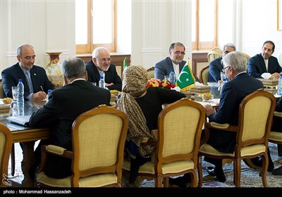لقاء وزیری خارجیة إیران وباکستان فی طهران