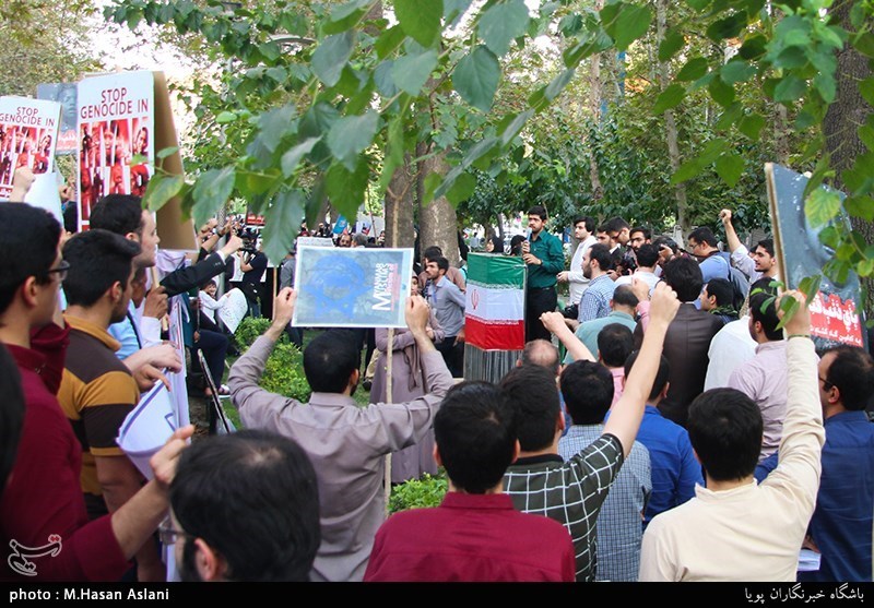دانشجویان مشهدی در اعتراض به کشتار مسلمانان میانمار تجمع کردند
