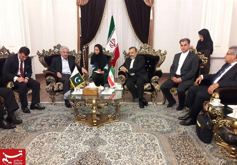 وزیر خارجہ پاکستان کی حرم امام رضا علیہ السلام پر حاضری/ زائرین کے مشکلات پر تبادلہ خیال + تصاویر