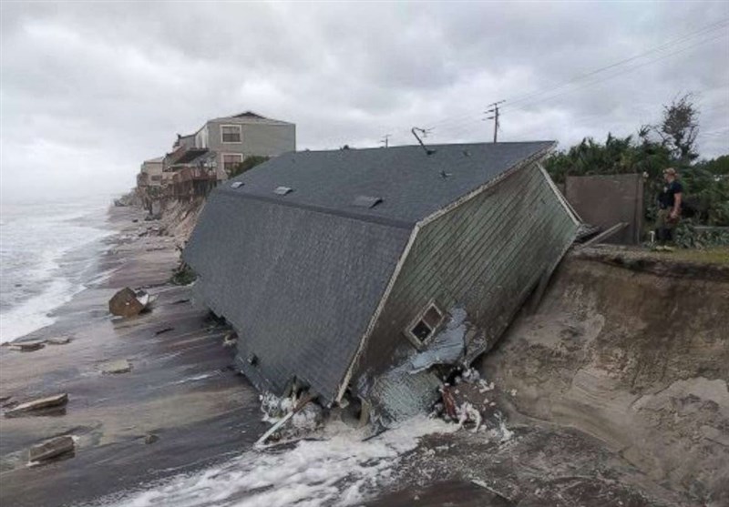 Tropical Strom Lashes North Carolina Coast