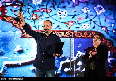 اهداء جایزه بهترین فیلم انیمیشن به فرنوش عابدی برای فیلم پیشخدمت