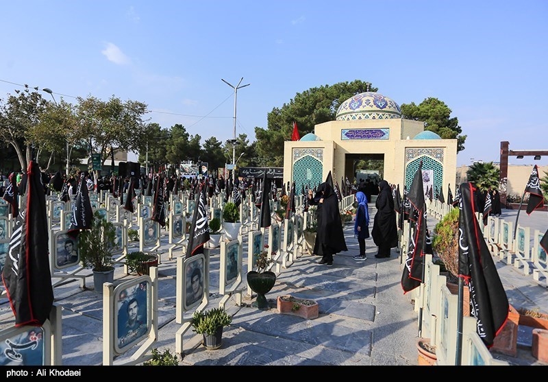 81 نفر از نخبگان خانواده شهدا، آزادگان و جانبازان اصفهان تجلیل شدند