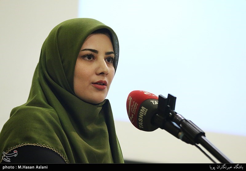 شعرخوانی ساجده جبارپور در اولین سالگرد محفل شعر«قرار»+ فیلم