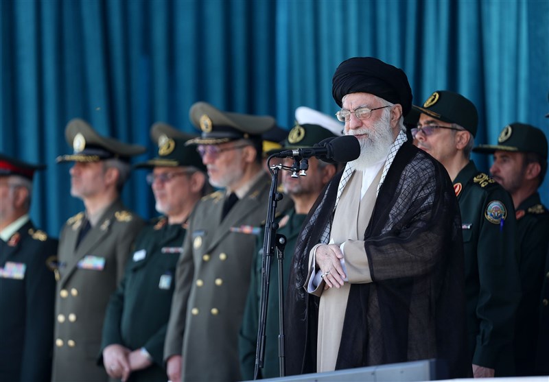 Ayetullah Hamenei: İran İslam Cumhuriyeti Her Türlü Yanlış Harekete Karşılık Verecektir