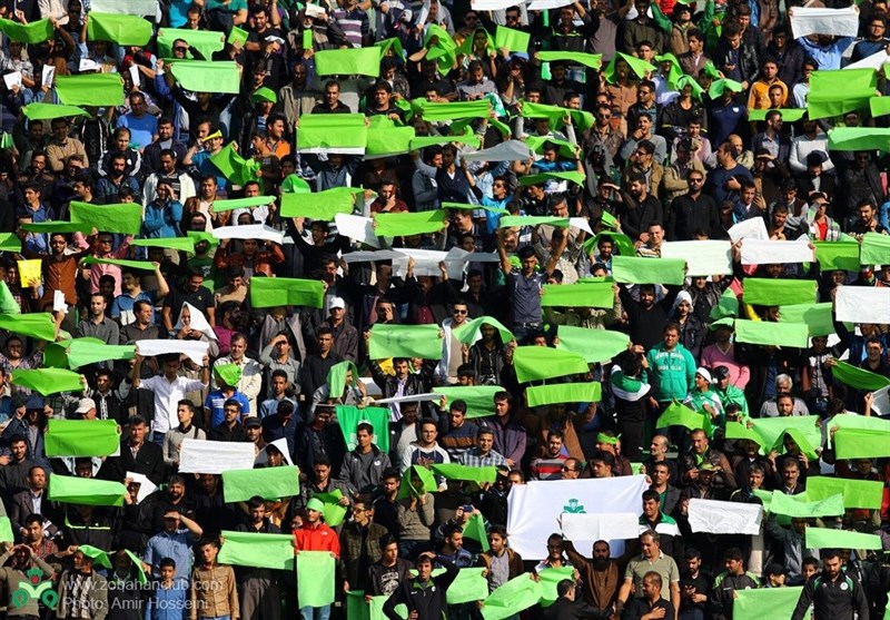 اصفهان| صبر هواداران ذوب‌آهن در اشتباهات داوری لبریز شد