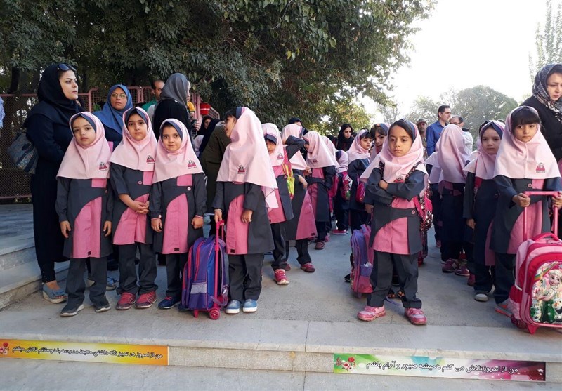 قدم‌های کوچک کلاس اولی‌های اصفهانی در جشن شکوفه‌ها