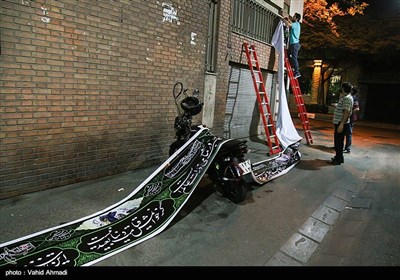 People in Iranian Capital Preparing for Mourning Season of Muharram