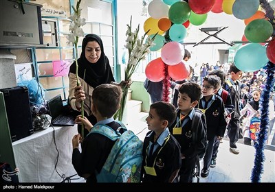 جشن شکوفه‌ها در دبستان پسرانه ستارخان