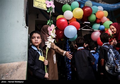 جشن شکوفه‌ها در دبستان پسرانه ستارخان