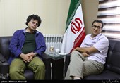 محمدرضا شرفی خبوشان و مجید قیصری نویسنده در نشست نقد وبررسی کتاب نگهبان تاریکی