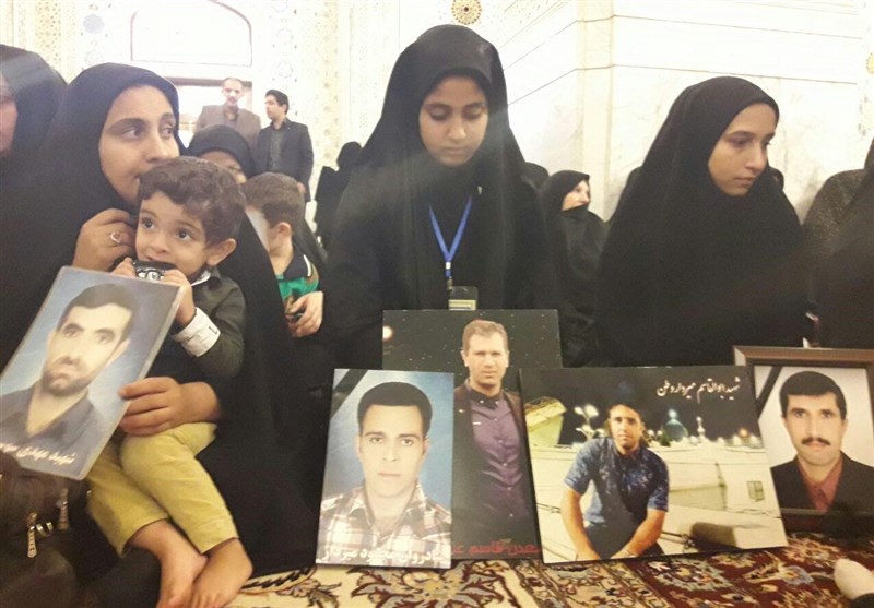اعزام خانواده‌های معدن‌چیان آزادشهر به مشهد ‌با مساعدت آستان قدس + تصاویر