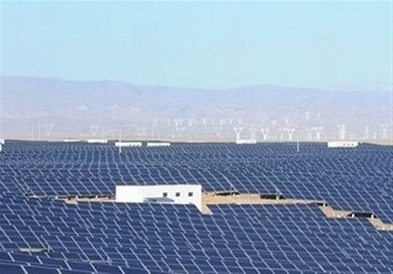 عملیات اجرایی فاز نخست بزرگترین نیروگاه خورشیدی کشور در میبد آغاز شد