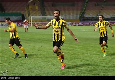 دیدار تیم‌های فوتبال سپاهان و پرسپولیس - اصفهان