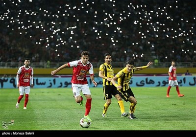 دیدار تیم‌های فوتبال سپاهان و پرسپولیس - اصفهان