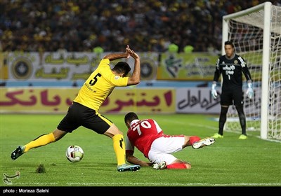 دیدار تیم‌های فوتبال سپاهان و پرسپولیس - اصفهان