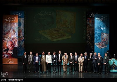 Veteran Iranian Artist Farshchian Honored in Tehran