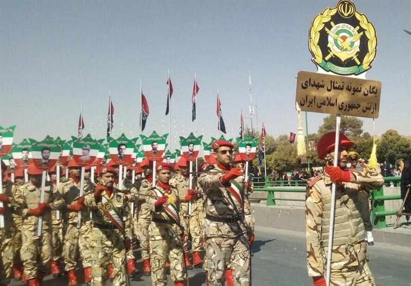 رژه نیروهای مسلح به مناسبت هفته دفاع مقدس در اصفهان برگزار می شود ...