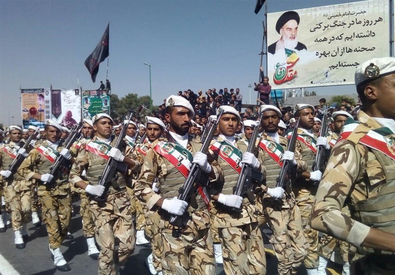 رژه نیروهای مسلح در یزد برگزار شد