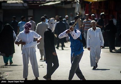 درگیری نمازگزاران و پلیس - کشمیر