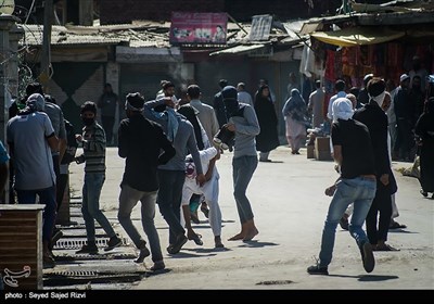 درگیری نمازگزاران و پلیس - کشمیر